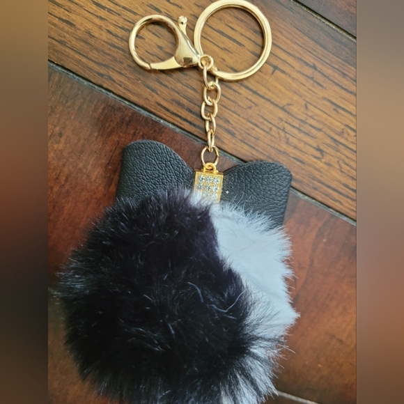 Elegant Black and White Fur Bagcharm - Picture 4 of 4
